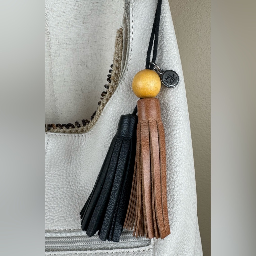 The Sak Huntley Hobo Bag. Ecru.Soft, Pebbled Leather w/Fabric Turquoise Interior - Picture 7 of 16
